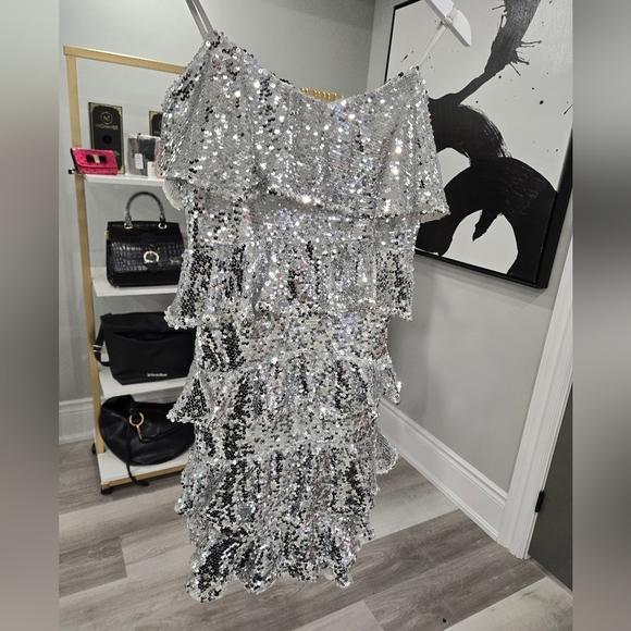 En Saison Dresses & Skirts - EN SAISON SEQUIN DRESS PARIS M